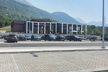 Parking i plato žičare Kotor - Lovćen